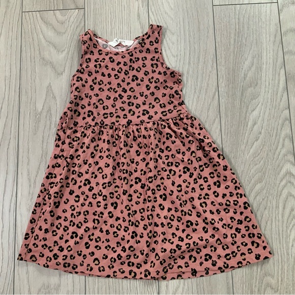 Kids dress very Good condition size 6-8  can be used for different occasion.. - Picture 3 of 5